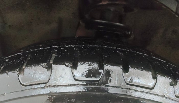 2018 Jeep Compass LONGITUDE (O) 2.0 DIESEL, Diesel, Manual, 1,00,310 km, Left Front Tyre Tread