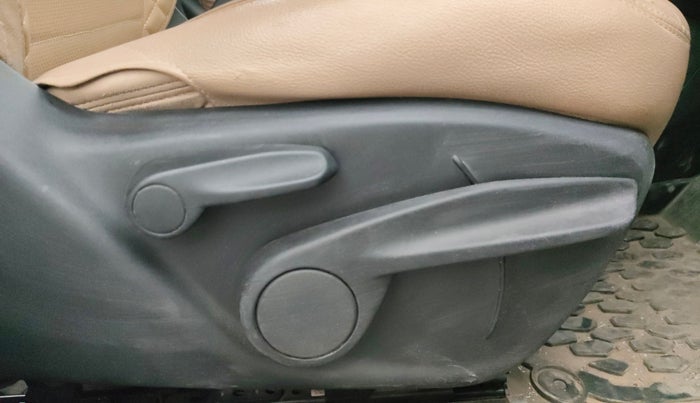 2018 Jeep Compass LONGITUDE (O) 2.0 DIESEL, Diesel, Manual, 1,00,310 km, Driver Side Adjustment Panel