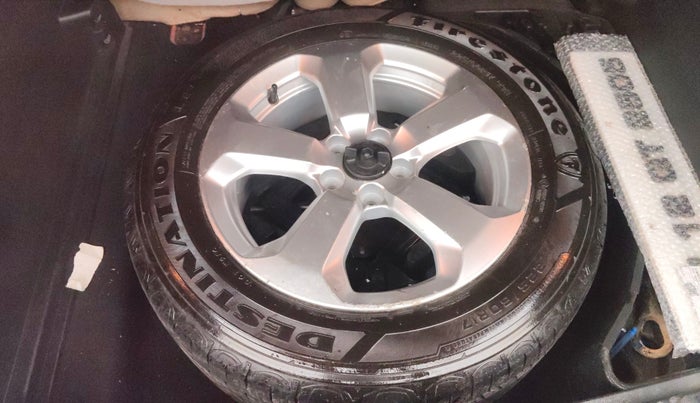 2018 Jeep Compass LONGITUDE (O) 2.0 DIESEL, Diesel, Manual, 1,00,310 km, Spare Tyre