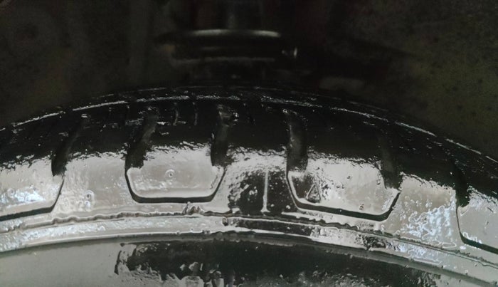 2018 Jeep Compass LONGITUDE (O) 2.0 DIESEL, Diesel, Manual, 1,00,310 km, Right Front Tyre Tread