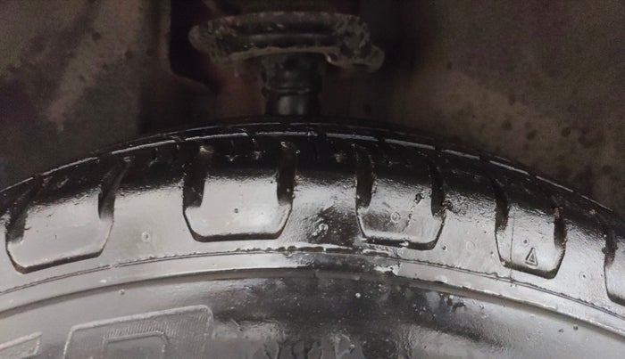 2018 Jeep Compass LONGITUDE (O) 2.0 DIESEL, Diesel, Manual, 1,00,310 km, Right Rear Tyre Tread