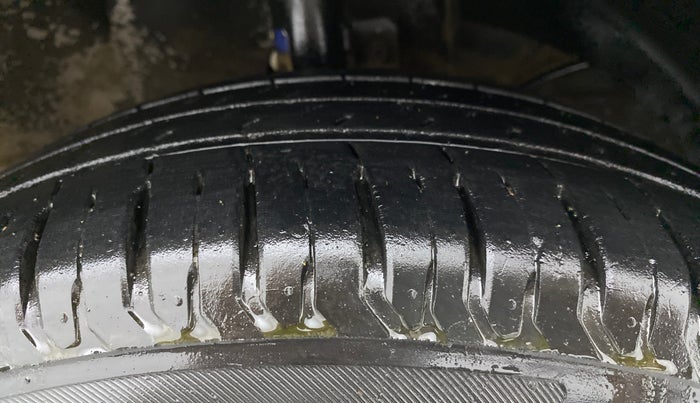 2020 Maruti Dzire ZXI Plus AMT, Petrol, Automatic, 25,928 km, Right Front Tyre Tread