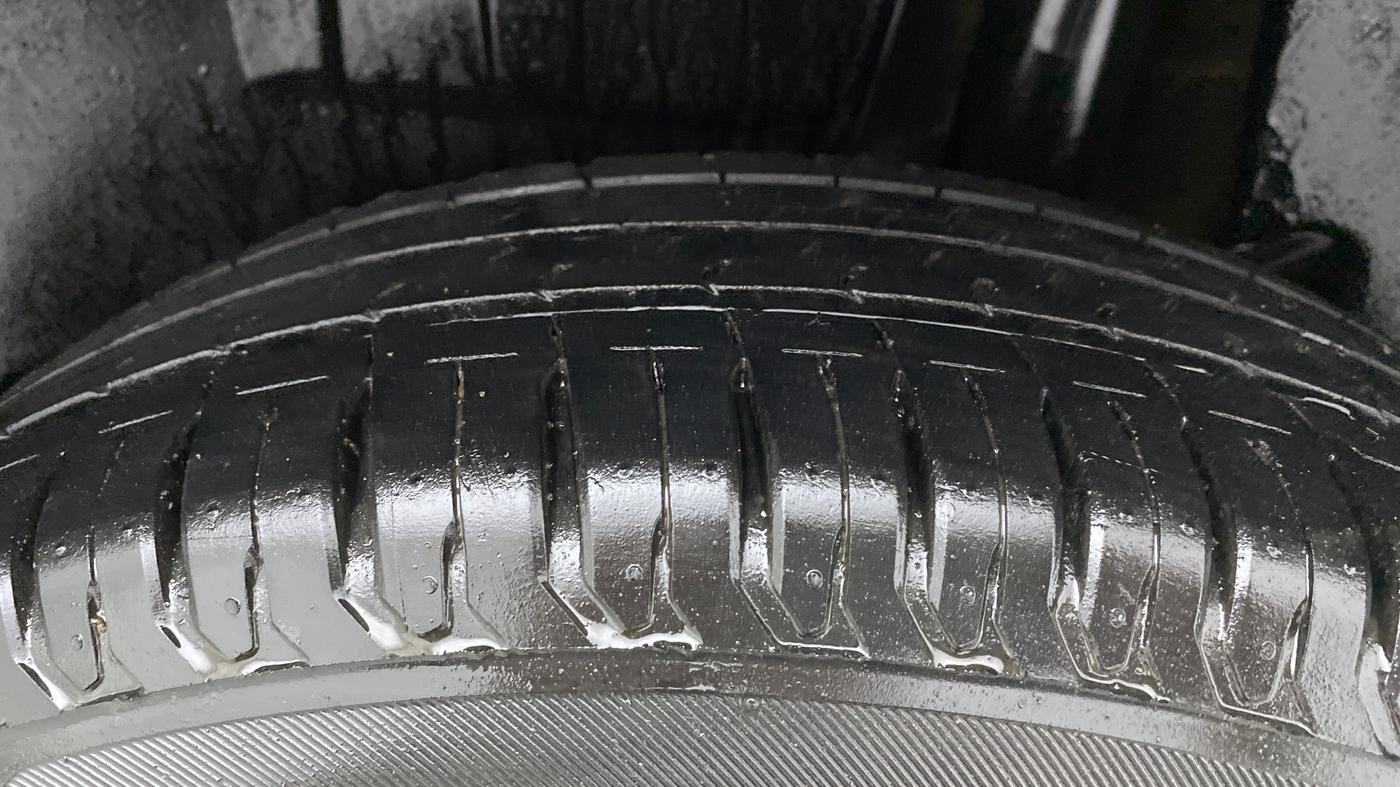 2020 Maruti Dzire ZXI Plus AMT, Petrol, Automatic, 25,928 km, Left Rear Tyre Tread