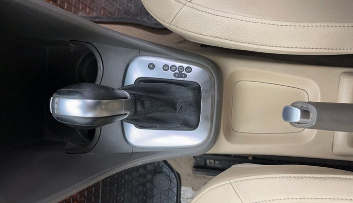 2016 Volkswagen Vento HIGHLINE PETROL AT, Petrol, Automatic, 83,011 km, Gear Lever