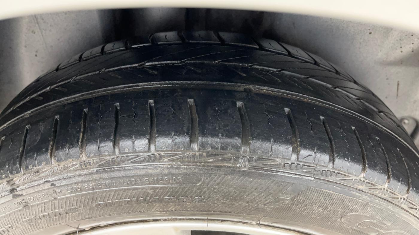 2016 Volkswagen Vento HIGHLINE PETROL AT, Petrol, Automatic, 83,034 km, Right Rear Tyre Tread