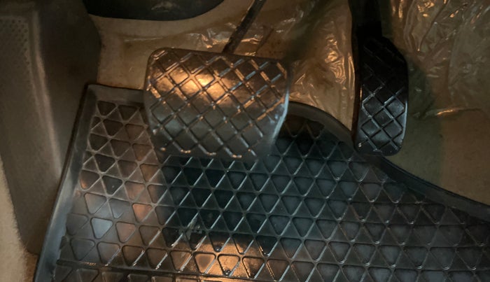 2016 Volkswagen Vento HIGHLINE PETROL AT, Petrol, Automatic, 83,011 km, Pedals