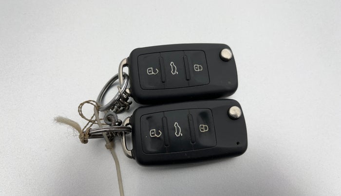 2016 Volkswagen Vento HIGHLINE PETROL AT, Petrol, Automatic, 83,011 km, Key Close Up