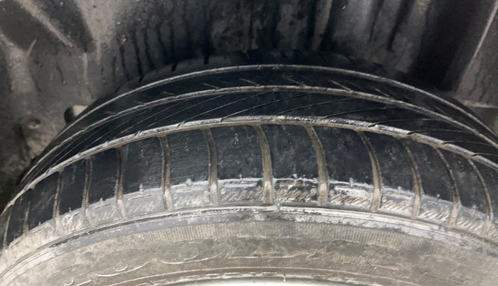 2016 Volkswagen Vento HIGHLINE PETROL AT, Petrol, Automatic, 83,011 km, Left Rear Tyre Tread