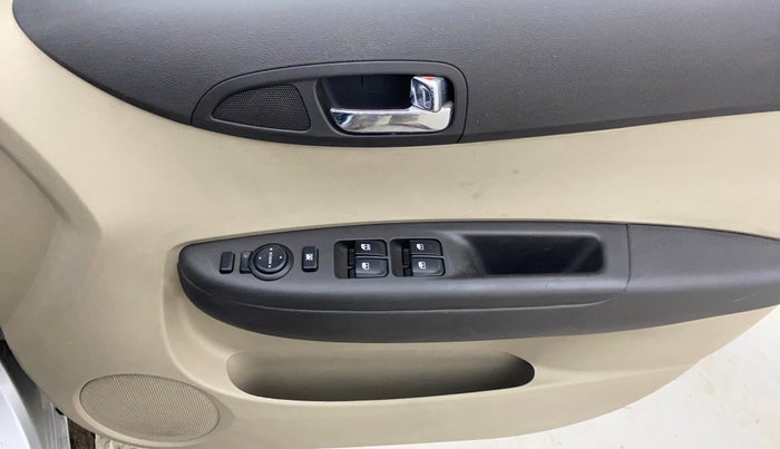 2013 Hyundai i20 ASTA 1.2, Petrol, Manual, 90,622 km, Driver Side Door Panels Control