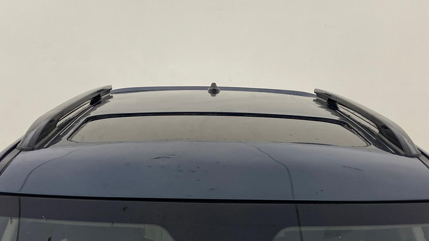 2021 Mahindra XUV300 W6 1.2 PETROL AMT, Petrol, Automatic, 62,028 km, Moonroof/ Sunroof