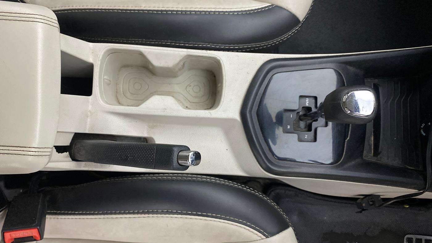 2021 Mahindra XUV300 W6 1.2 PETROL AMT, Petrol, Automatic, 62,028 km, Gear Lever