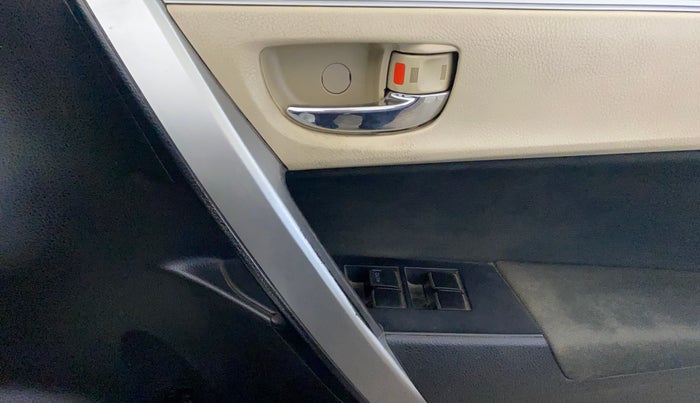 2016 Toyota Corolla Altis G CVT PETROL, Petrol, Automatic, 99,362 km, Driver Side Door Panels Control