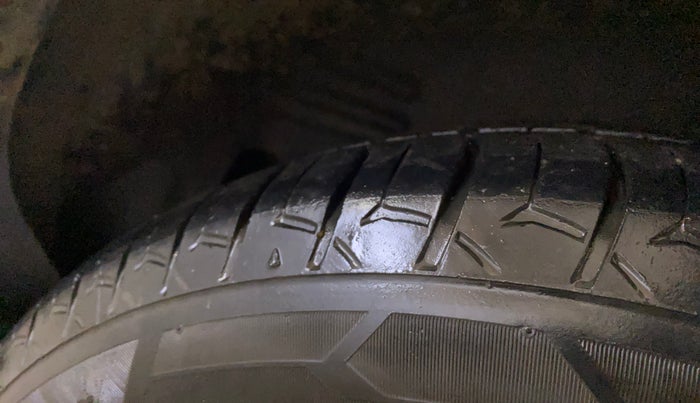 2016 Toyota Corolla Altis G CVT PETROL, Petrol, Automatic, 99,362 km, Right Rear Tyre Tread