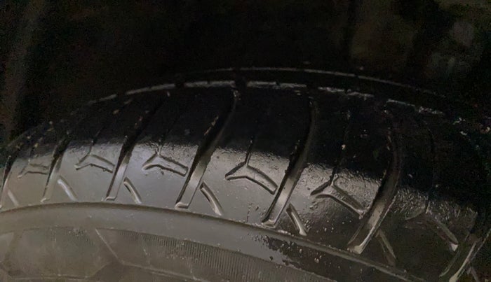 2016 Toyota Corolla Altis G CVT PETROL, Petrol, Automatic, 99,362 km, Right Front Tyre Tread