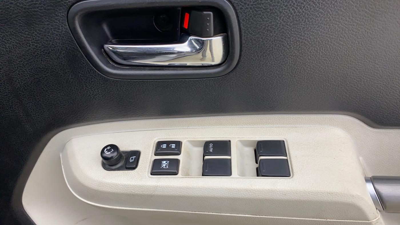 2021 Maruti IGNIS ZETA 1.2, Petrol, Manual, 28,720 km, Driver Side Door Panels Control