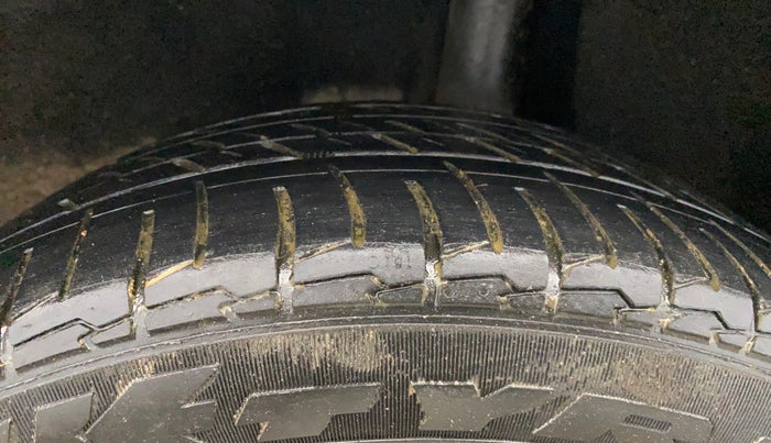 2020 Maruti Baleno ZETA PETROL 1.2, Petrol, Manual, 26,737 km, Left Rear Tyre Tread
