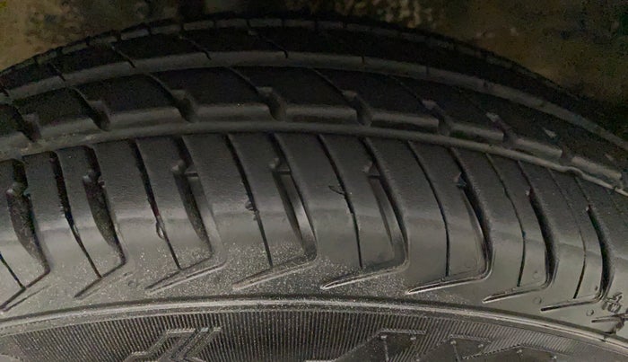 2018 Maruti Wagon R 1.0 LXI CNG (O), CNG, Manual, 76,023 km, Right Front Tyre Tread