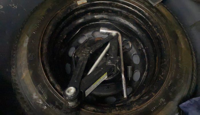 2015 Ford Figo TITANIUM 1.2 PETROL, Petrol, Manual, 77,456 km, Spare Tyre