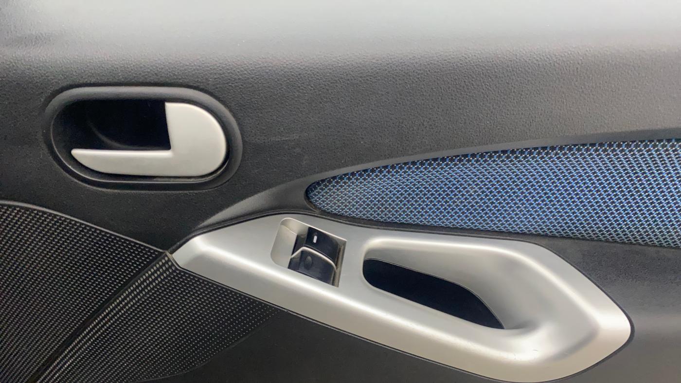 2015 Ford Figo TITANIUM 1.2 PETROL, Petrol, Manual, 80,119 km, Driver Side Door Panels Control