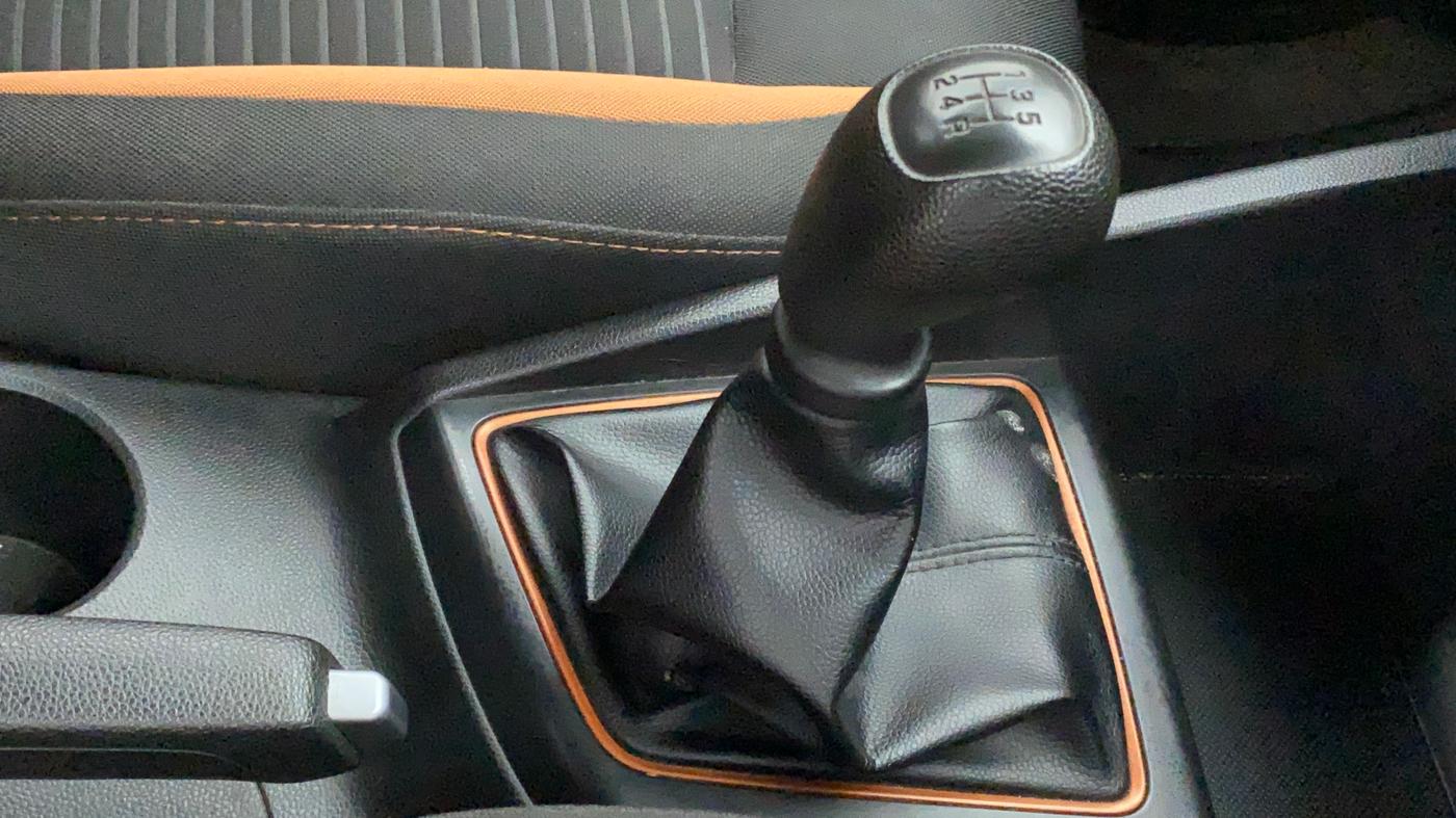 2017 Hyundai i20 Active 1.2 BASE, Petrol, Manual, 33,689 km, Gear Lever