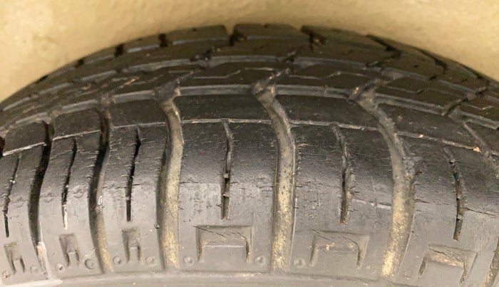 2011 Maruti Omni 5 STR, Petrol, Manual, 23,159 km, Left Rear Tyre Tread