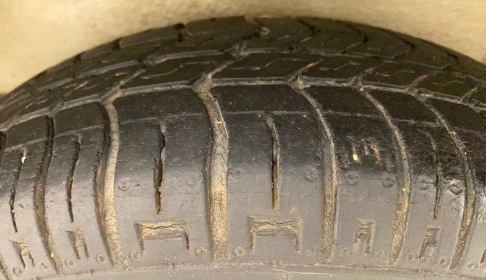 2011 Maruti Omni 5 STR, Petrol, Manual, 23,159 km, Right Rear Tyre Tread