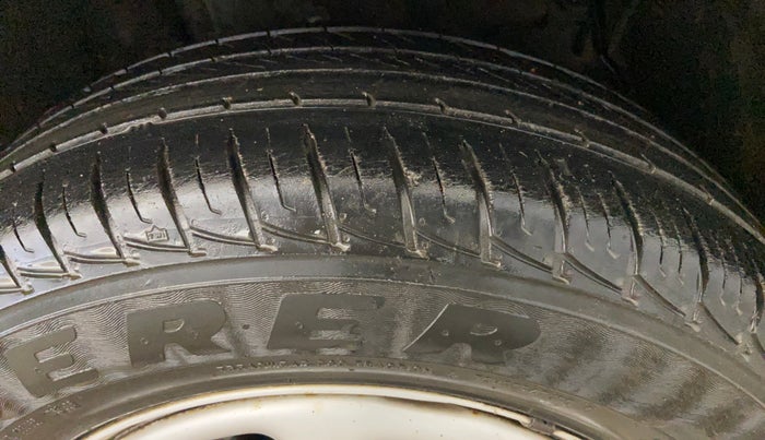 2014 Renault Duster RXE PETROL, Petrol, Manual, 41,439 km, Right Front Tyre Tread