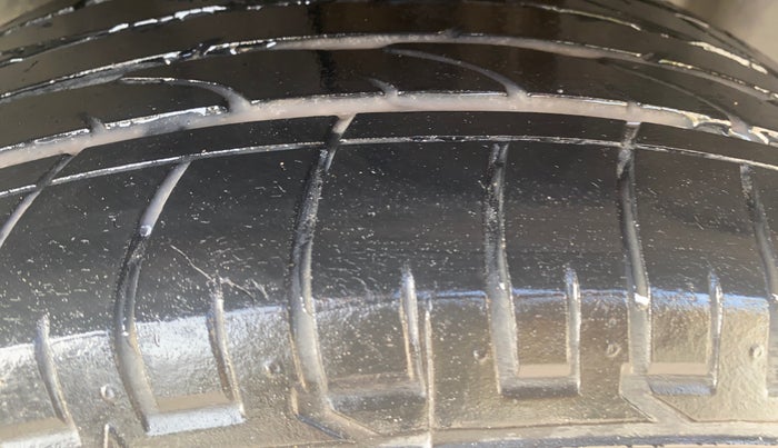 2019 Nissan Kicks XV PREMIUM O DUAL TONE DIESEL, Diesel, Manual, 98,840 km, Left Rear Tyre Tread