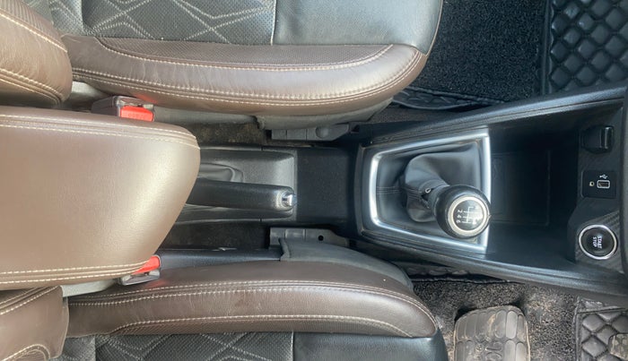 2019 Nissan Kicks XV PREMIUM O DUAL TONE DIESEL, Diesel, Manual, 98,840 km, Gear Lever