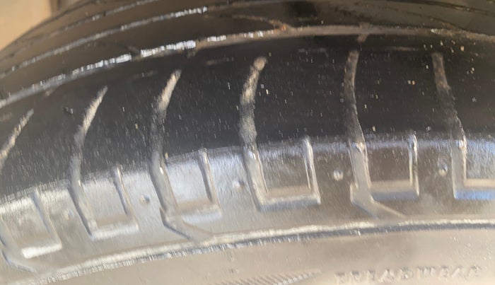 2019 Nissan Kicks XV PREMIUM O DUAL TONE DIESEL, Diesel, Manual, 98,840 km, Left Front Tyre Tread