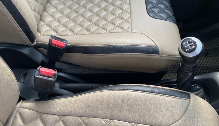 2018 Maruti Wagon R 1.0 VXI+ (O) MT, Petrol, Manual, 77,293 km, Gear Lever