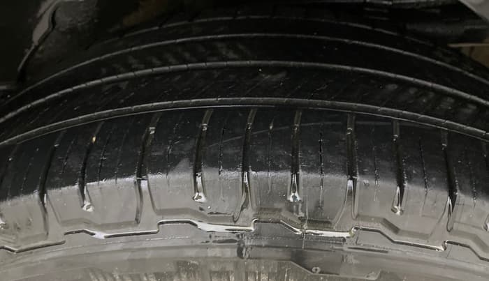 2016 Mahindra XUV500 W10 AT, Diesel, Automatic, 1,26,904 km, Left Rear Tyre Tread