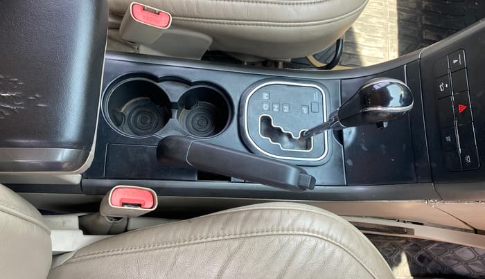 2016 Mahindra XUV500 W10 AT, Diesel, Automatic, 1,26,904 km, Gear Lever