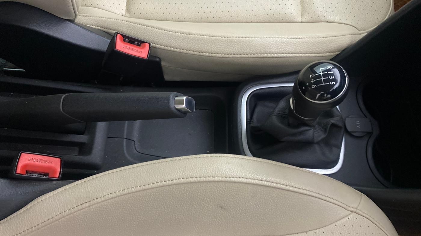 2020 Volkswagen Vento HIGHLINE PLUS 1.0L TSI, Petrol, Manual, 38,452 km, Gear Lever