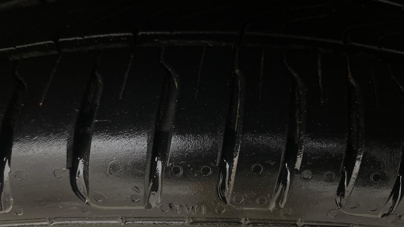 2020 Volkswagen Vento HIGHLINE PLUS 1.0L TSI, Petrol, Manual, 38,452 km, Left Front Tyre Tread