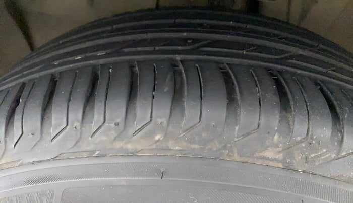 2018 Jeep Compass LIMITED 1.4 PETROL AT, Petrol, Automatic, 52,732 km, Left Front Tyre Tread