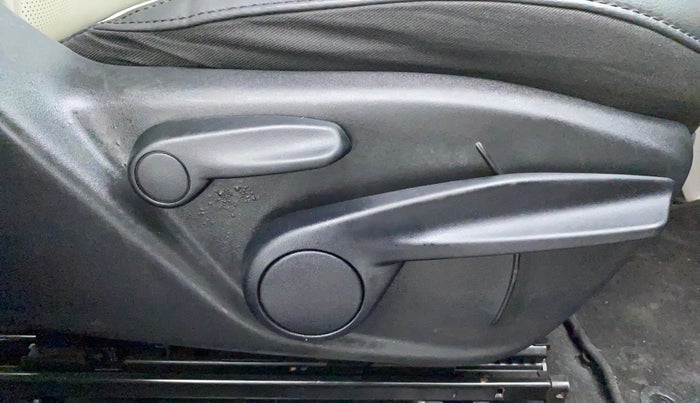 2018 Jeep Compass LIMITED 1.4 PETROL AT, Petrol, Automatic, 52,732 km, Driver Side Adjustment Panel