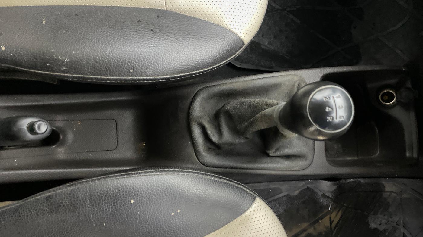 2015 Hyundai Eon ERA +, Petrol, Manual, 38,942 km, Gear Lever