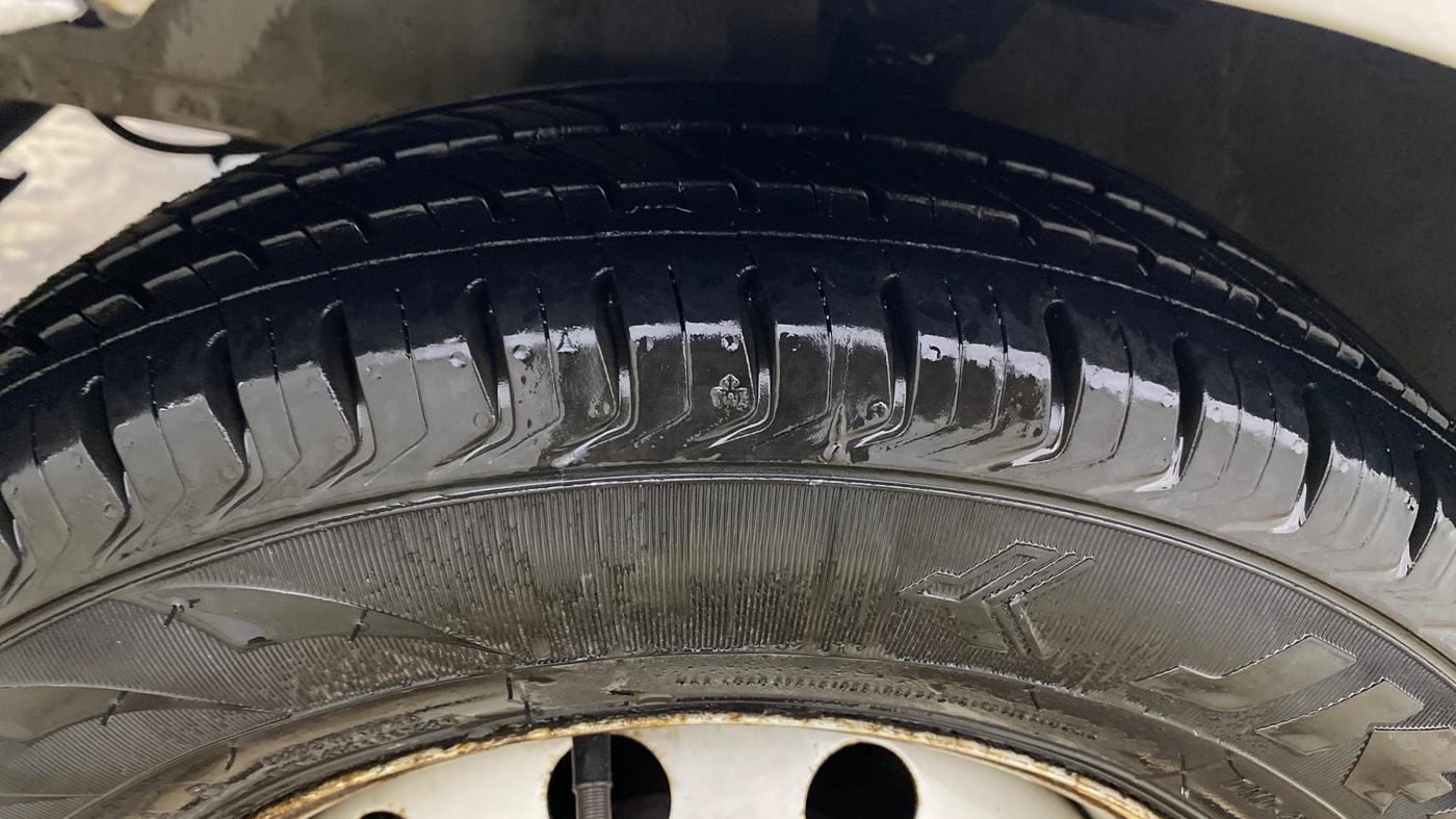 2015 Hyundai Eon ERA +, Petrol, Manual, 38,942 km, Left Front Tyre Tread
