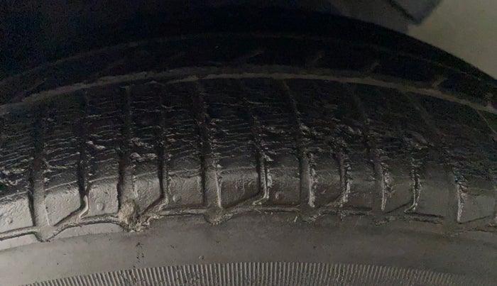 2017 Hyundai Xcent SX 1.2 (O), Petrol, Manual, 35,499 km, Left Front Tyre Tread