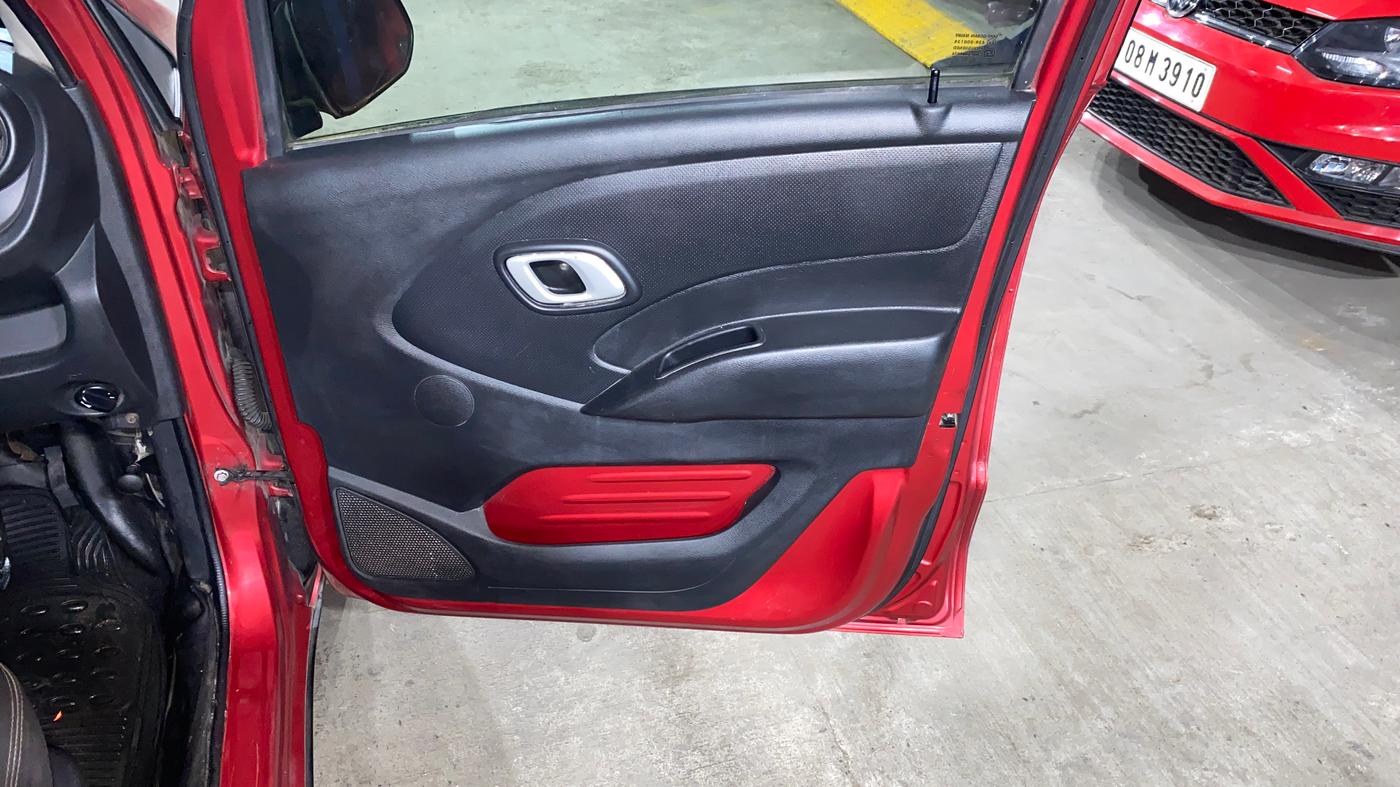 2018 Datsun Redi Go S 1.0 AMT, Petrol, Automatic, 24,342 km, Driver Side Door Panels Control