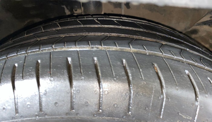 2020 KIA SELTOS HTE 1.5 DIESEL, Diesel, Manual, 74,186 km, Right Front Tyre Tread