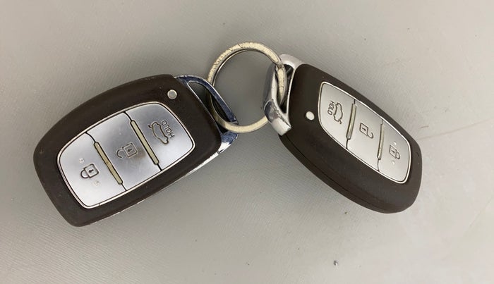 2016 Hyundai Grand i10 ASTA AT 1.2 KAPPA VTVT, Petrol, Automatic, 54,831 km, Key Close Up