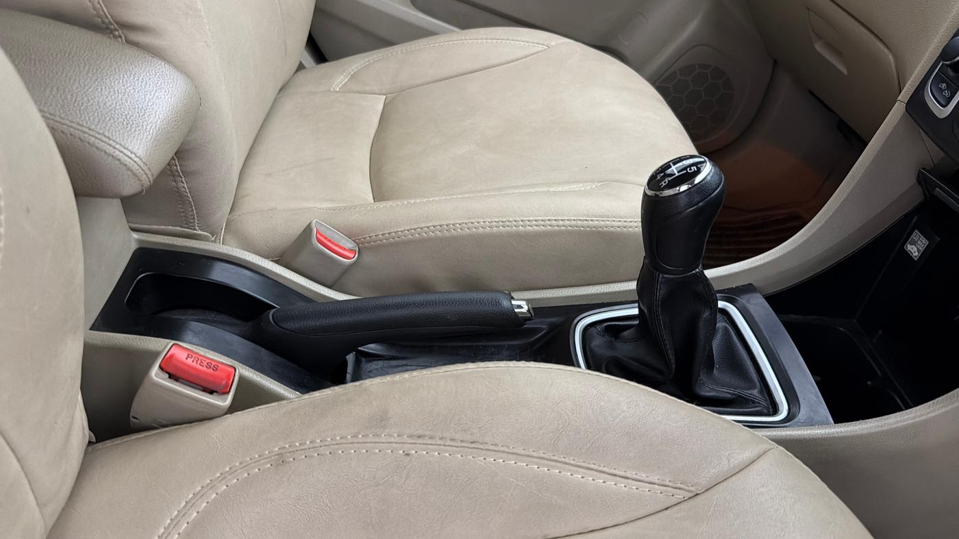 2017 Maruti Ciaz ALPHA 1.4 PETROL, Petrol, Manual, 36,276 km, Gear Lever