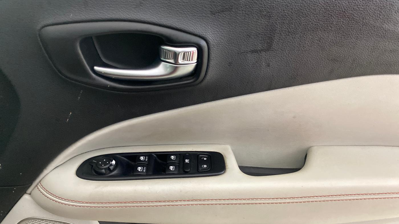 2018 Jeep Compass LIMITED 1.4 PETROL AT, Petrol, Automatic, 75,787 km, Driver Side Door Panels Control
