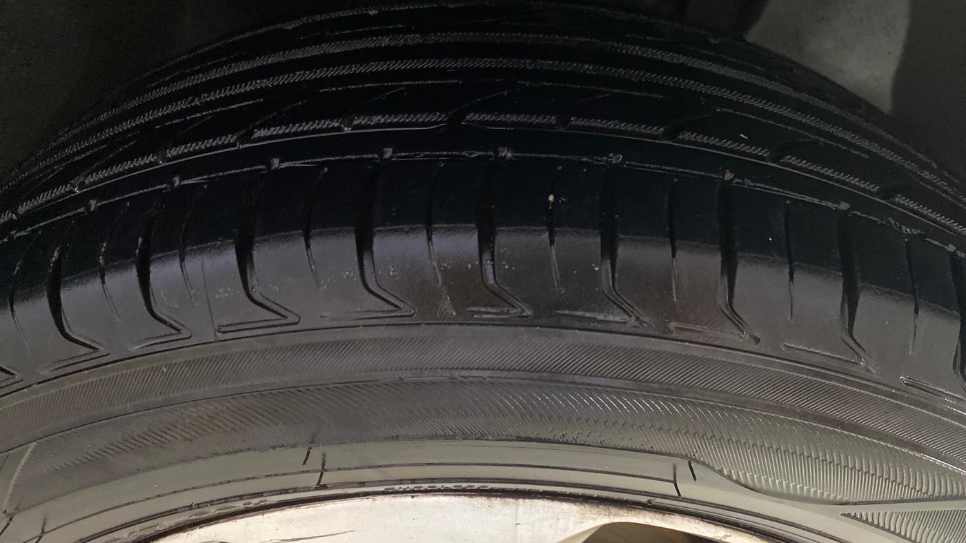 2018 Jeep Compass LIMITED 1.4 PETROL AT, Petrol, Automatic, 75,787 km, Right Front Tyre Tread