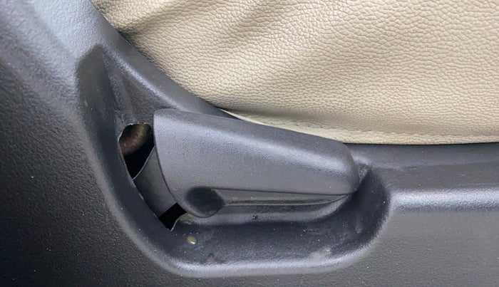 2017 Maruti Wagon R 1.0 VXI (O) AMT, Petrol, Automatic, 60,978 km, Driver Side Adjustment Panel