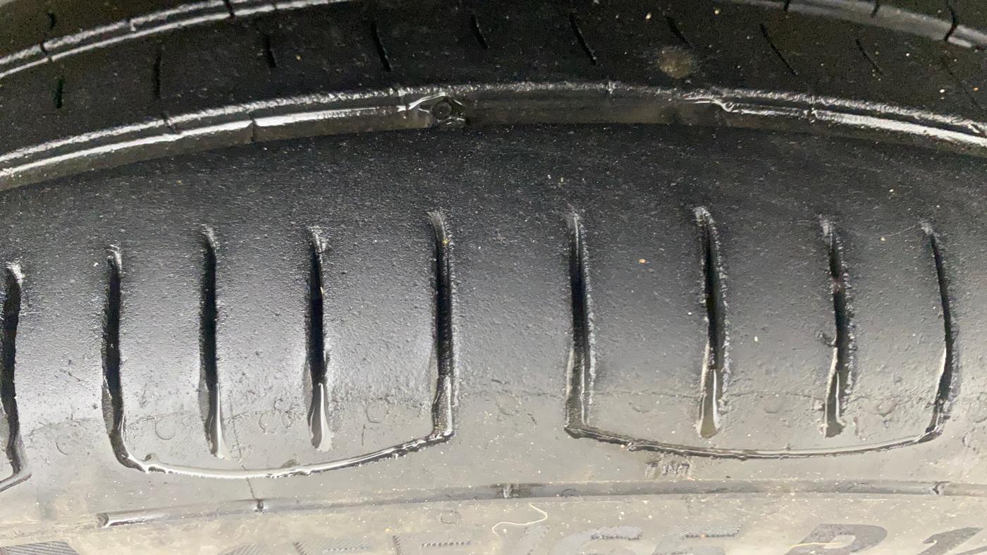 2017 Maruti Wagon R 1.0 VXI (O) AMT, Petrol, Automatic, 61,099 km, Right Front Tyre Tread