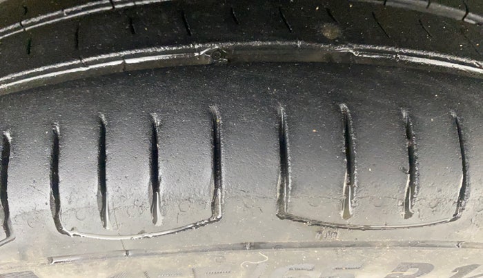 2017 Maruti Wagon R 1.0 VXI (O) AMT, Petrol, Automatic, 60,978 km, Right Front Tyre Tread