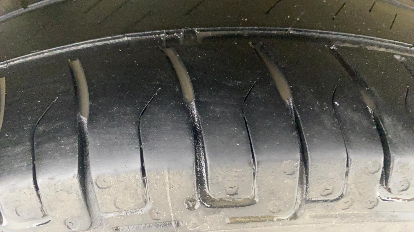2017 Maruti Wagon R 1.0 VXI (O) AMT, Petrol, Automatic, 61,099 km, Right Rear Tyre Tread